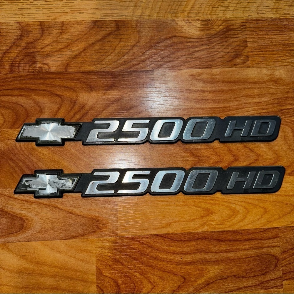 CHEVROLET CHEVY SILVERADO 2500 HD 2500HD EMBLEM BADGE DECAL OEM USED PAIR